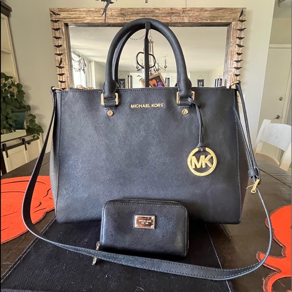 Michael Kors Purse and Wallet Set - Picture 5 of 9